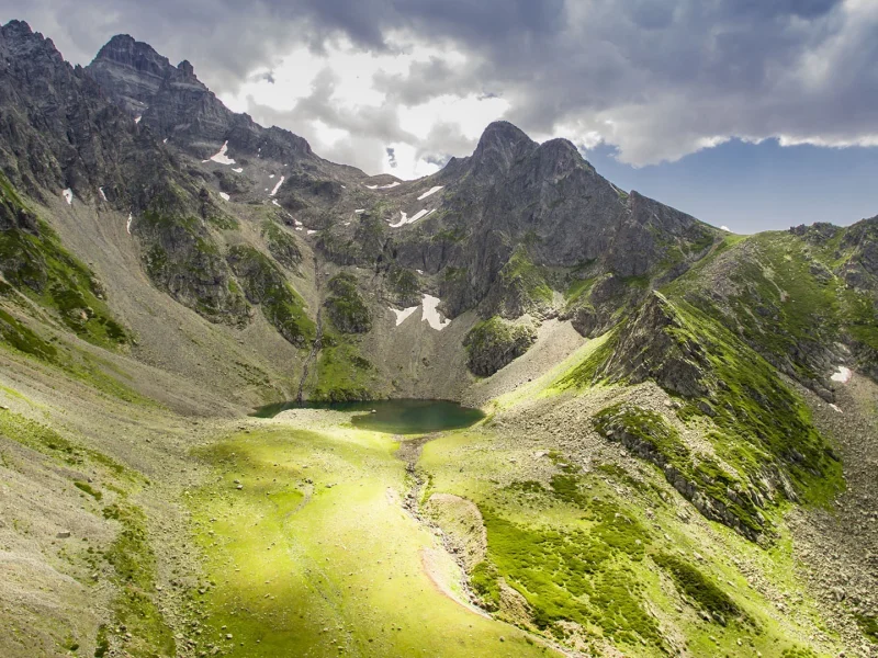 Kaçkar Dağları Buzul Gölleri Gezi Rehberi: Turkuazın Zirvesi